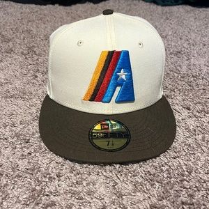 Tan hat. 7 1/8 in size